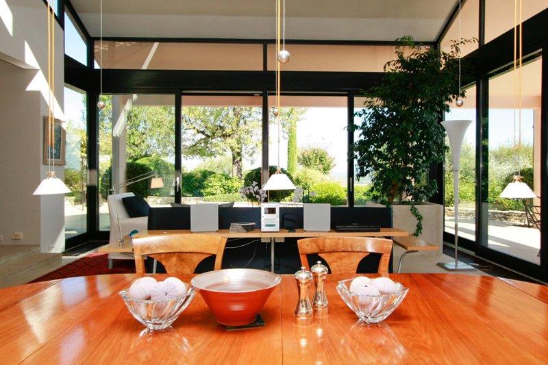 Gordes, exceptionnelle maison contemporaine avec vue, jardin paysager